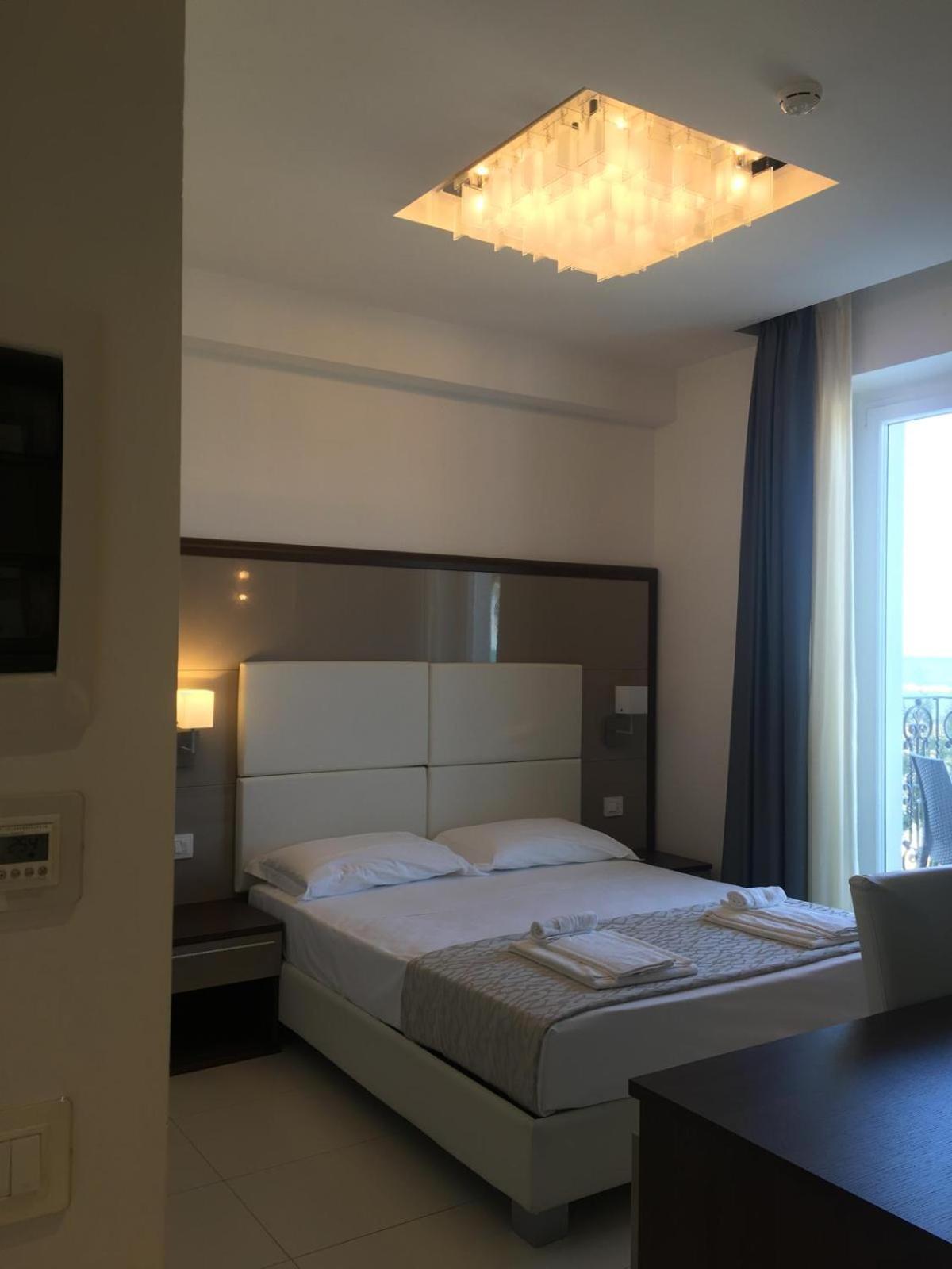Hotel Baia Marina クプラ・マリッティマ エクステリア 写真